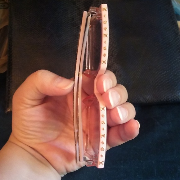 Louis Vuitton sunglasses - Picture 10 of 11